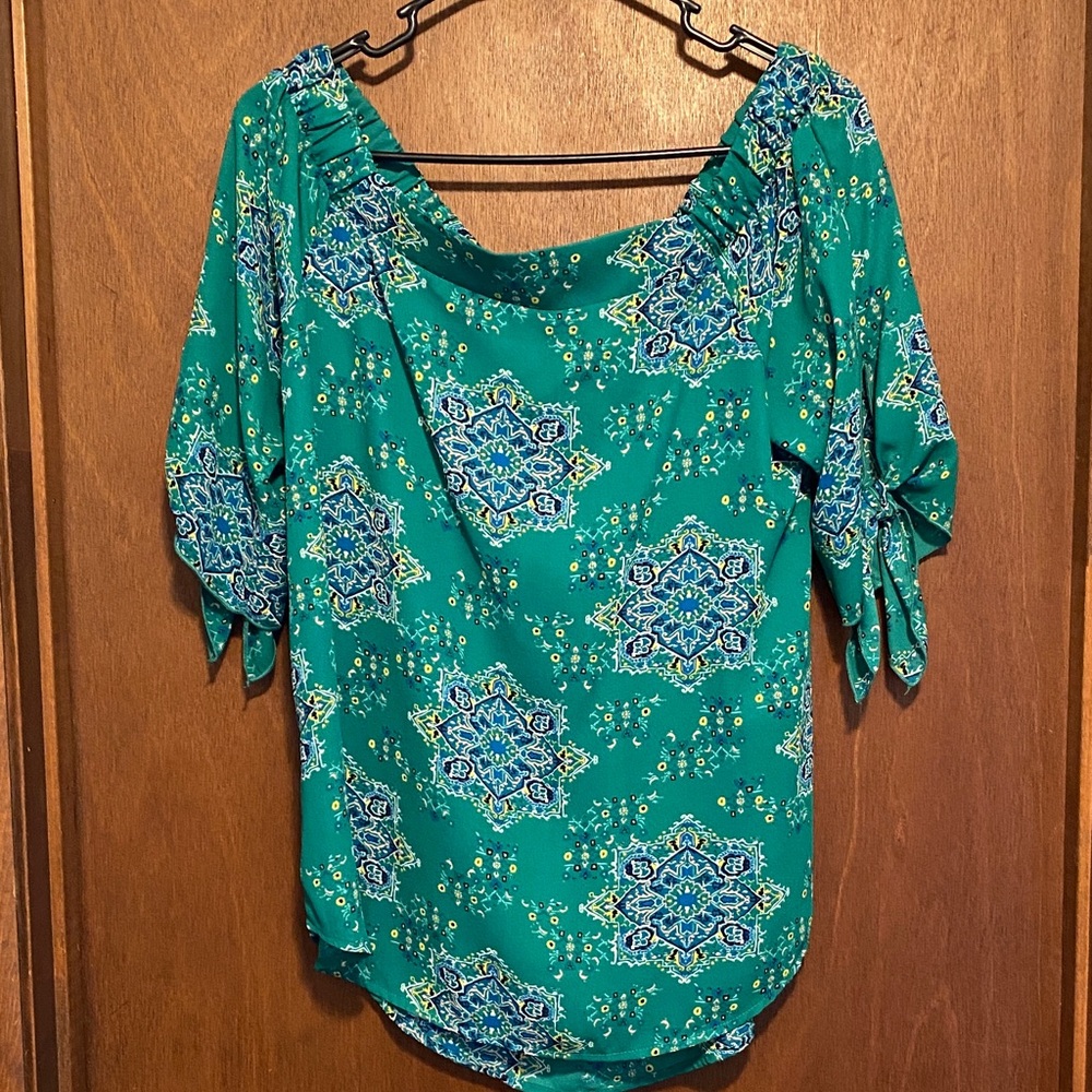 Elegant Teal Patterned Blouse
